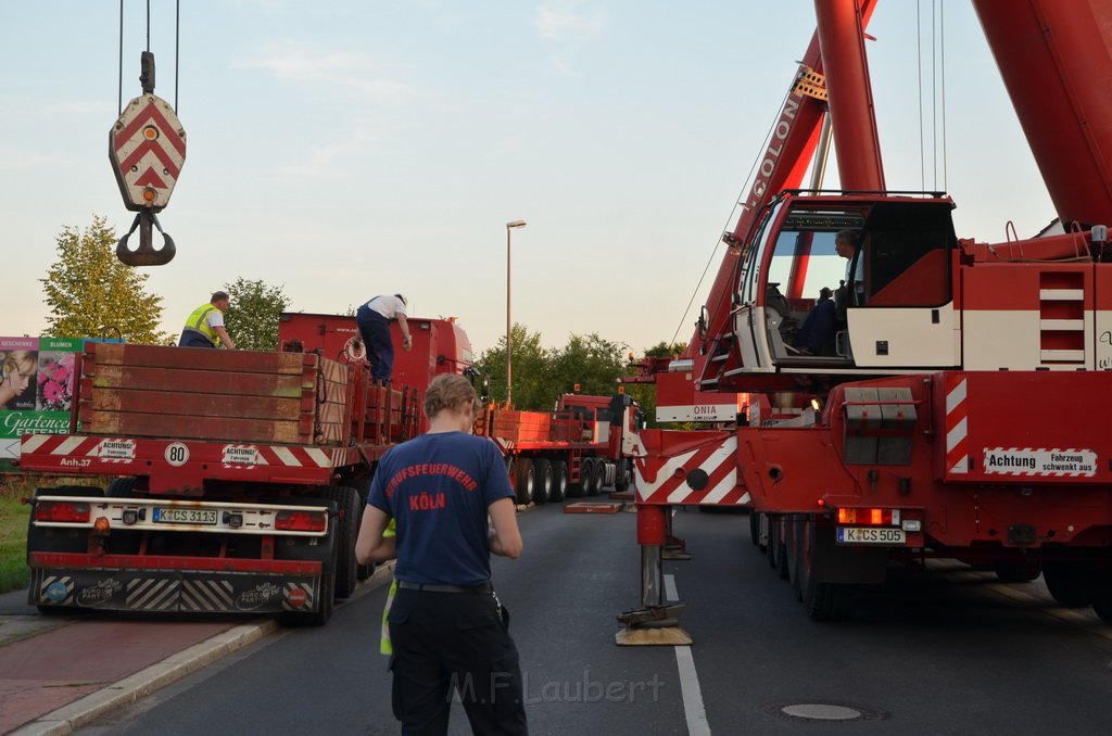 Kran drohte umzustuerzen Koeln Porz Zuendorf Hauptstr P085.JPG - Miklos Laubert